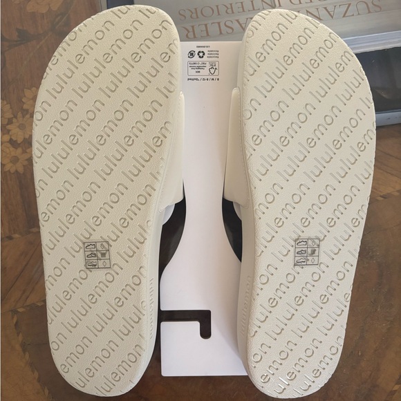 Lululemon Men’s RestFeel Slides in Light Ivory Size 10 - Picture 8 of 12